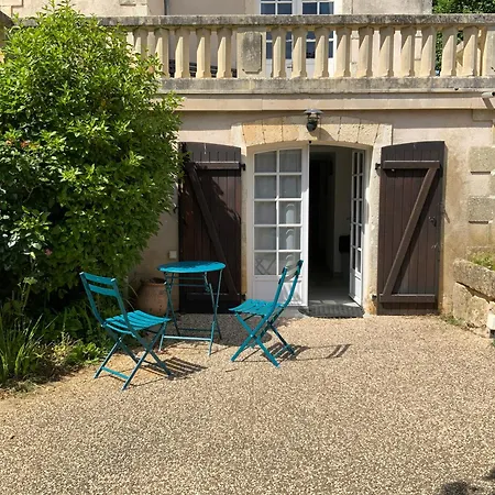 Le Picot86370 Apartman *